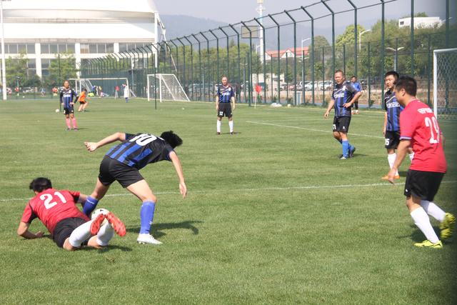 库里超远三分绝杀杜兰特24+10+7 勇士险胜太阳