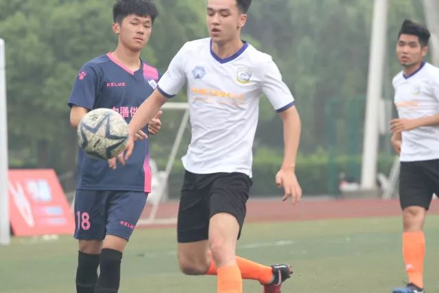 日天模式！库里半决赛和决赛合计轰进17记三分