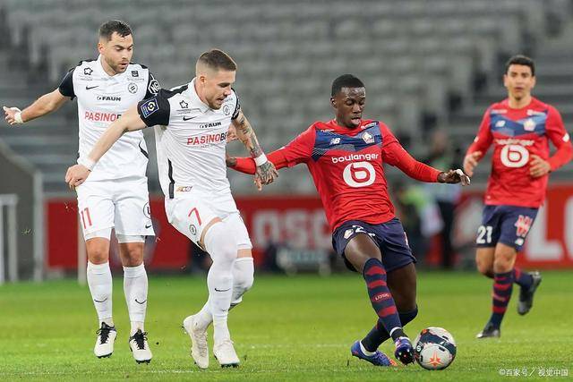 赵嘉义21+8青岛胜江苏 王哲林17+15上海胜广州