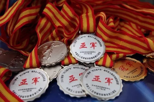 近五百名羽球女将西安过招 全民健身乐享运动之趣