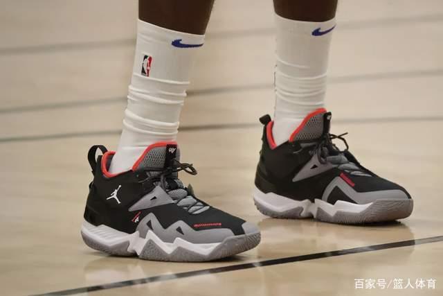 锡安33分鹈鹕负骑士止4连胜 掘金送热火4连败